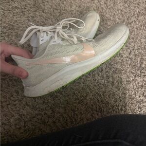 Nike Women's Cream and Peach Athletic Shoes